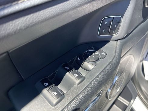 Used 2024 Ford Expedition XLT RWD image 17