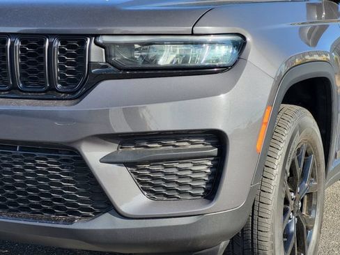 Certified 2024 Jeep Grand Cherokee Altitude AWD/4WD image 5