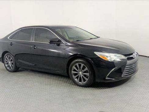 Used 2016 Toyota Camry XLE image 9