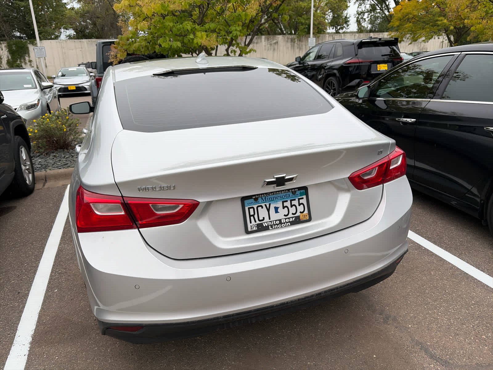 Used 2017 Chevrolet Malibu LT w/ Leather Package FWD image 5