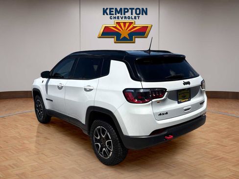 Used 2025 Jeep Compass Trailhawk AWD/4WD image 4