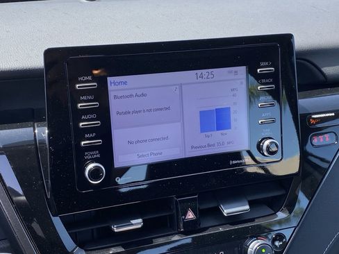 Used 2024 Toyota Camry SE image 8