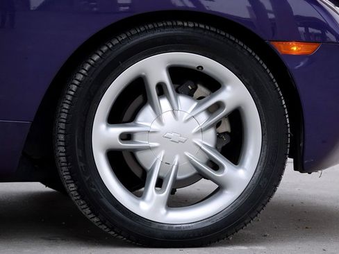 Used 2004 Chevrolet SSR w/ Preferred Equipment Group image 28