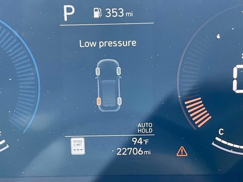 Used 2024 Hyundai Kona SEL AWD/4WD image 19