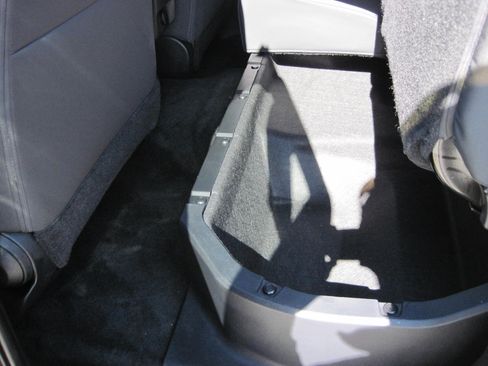 Used 2024 Toyota Tacoma SR5 AWD/4WD image 12