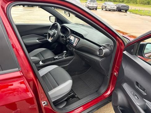 Used 2024 Nissan Kicks SR w/ SR Premium Package FWD image 17