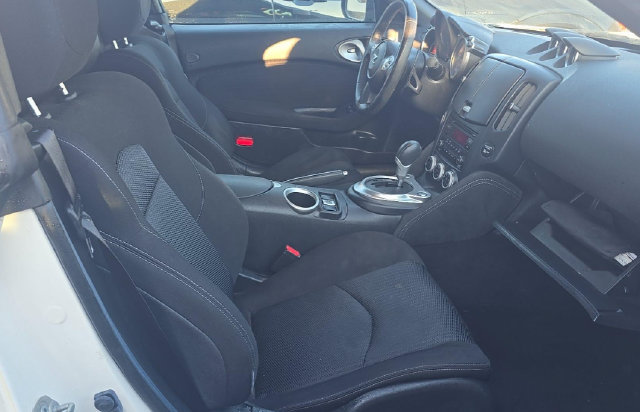 Used 2016 Nissan 370Z Roadster RWD image 6
