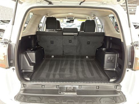 Used 2024 Toyota 4Runner SR5 AWD/4WD image 28