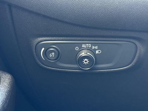 Used 2024 Chevrolet Equinox LT FWD image 38