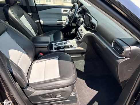 Used 2023 Ford Explorer XLT w/ Equipment Group 202A AWD/4WD image 34