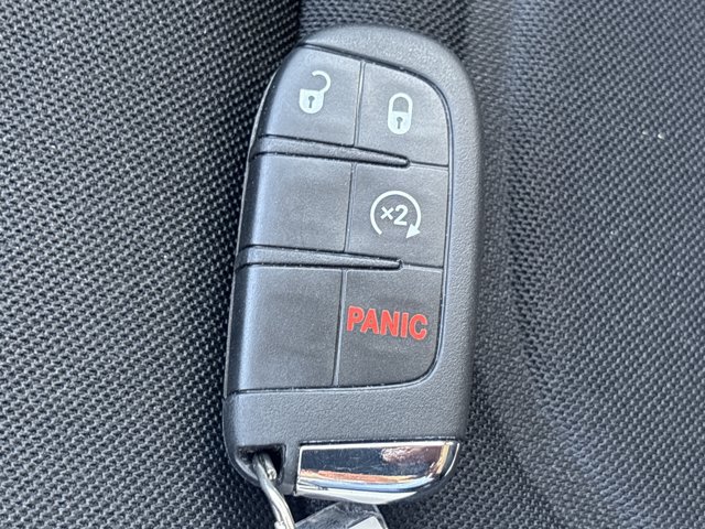Used 2022 Jeep Renegade Latitude AWD/4WD image 39