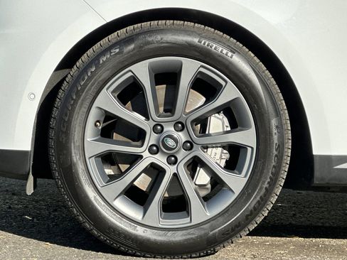 Used 2025 Land Rover Range Rover Sport SE image 13