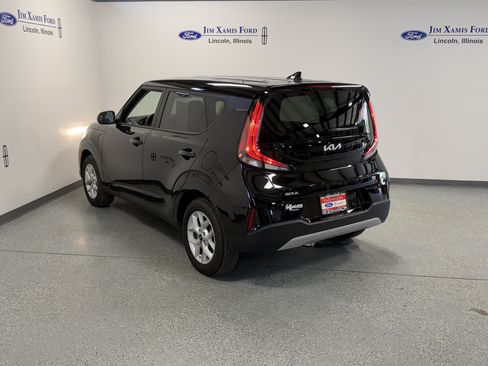 Used 2025 Kia Soul LX w/ LX Technology Package FWD image 30