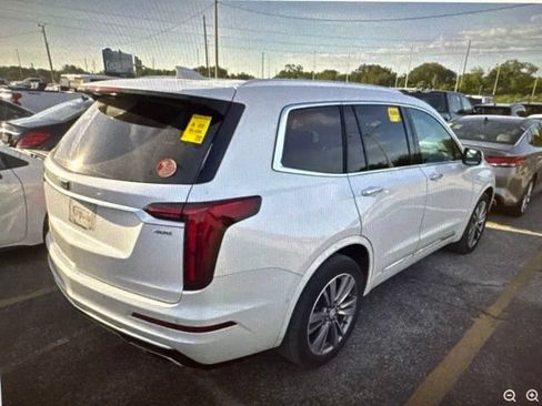 Used 2021 Cadillac XT6 Premium Luxury FWD image 3
