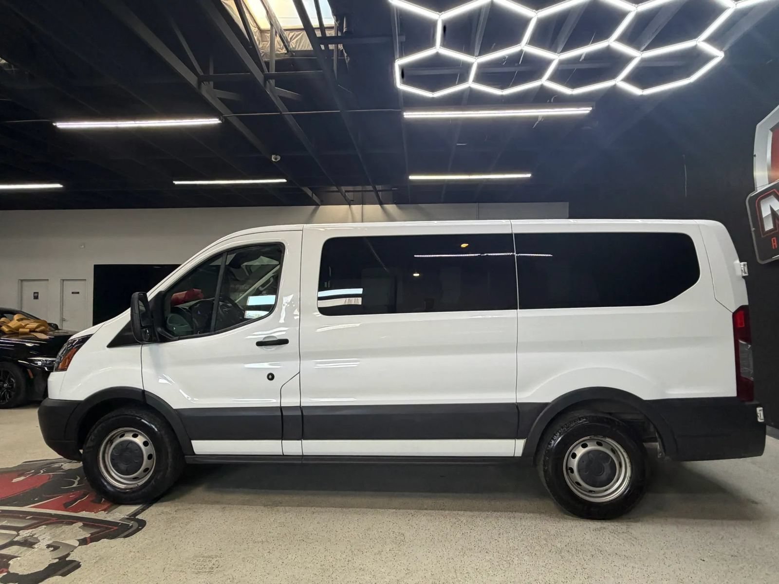Used 2018 Ford Transit 150 XL RWD image 21