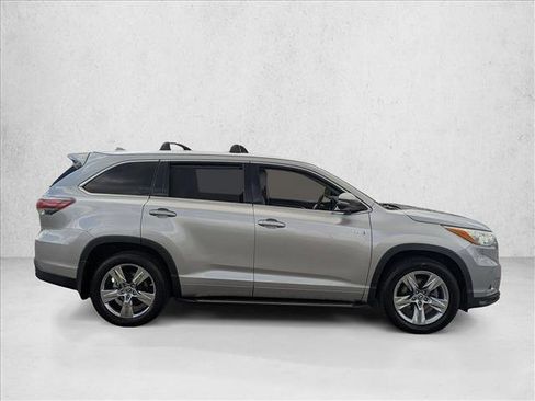 Used 2016 Toyota Highlander Limited w/ Driver Technology Package AWD/4WD image 4