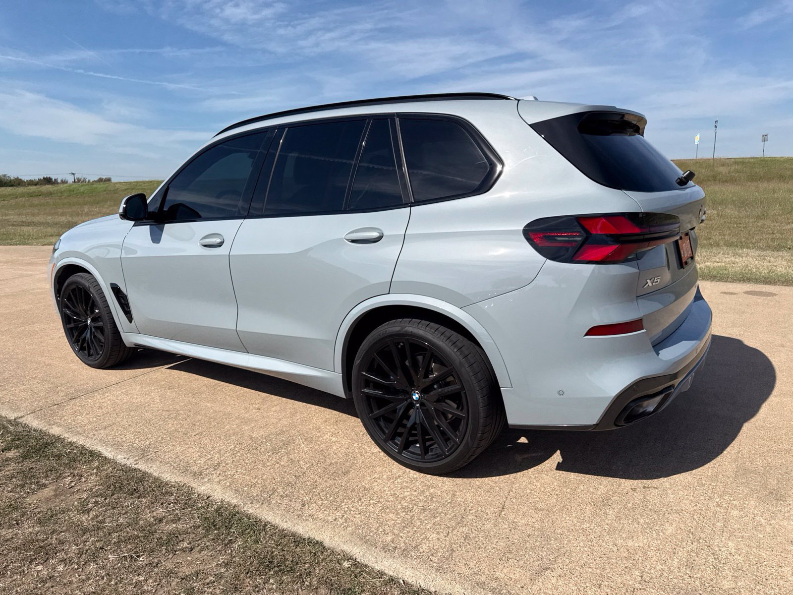 Used 2025 BMW X5 xDrive40i w/ Executive Package AWD/4WD image 5