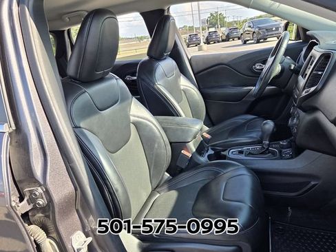 Used 2019 Jeep Cherokee Latitude Plus w/ Cold Weather Group AWD/4WD image 17