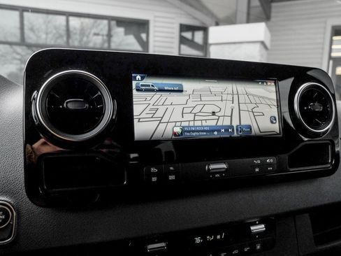 Used 2025 Mercedes-Benz Sprinter 2500 image 18