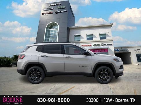 Used 2026 Jeep Compass Latitude AWD/4WD image 21