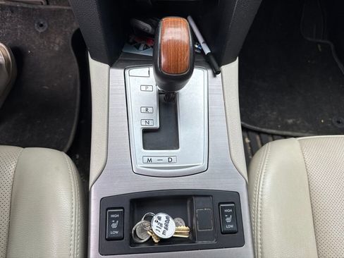 Used 2014 Subaru Outback 2.5i Limited AWD/4WD image 11