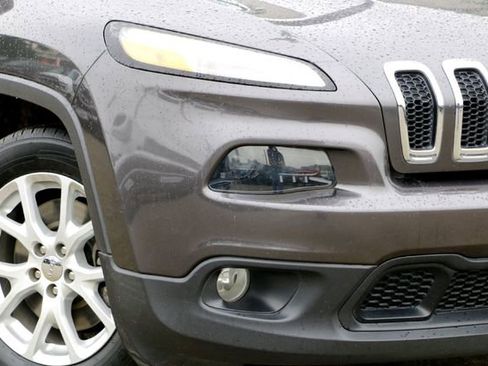 Used 2016 Jeep Cherokee Latitude w/ Comfort/Convenience Group FWD image 3