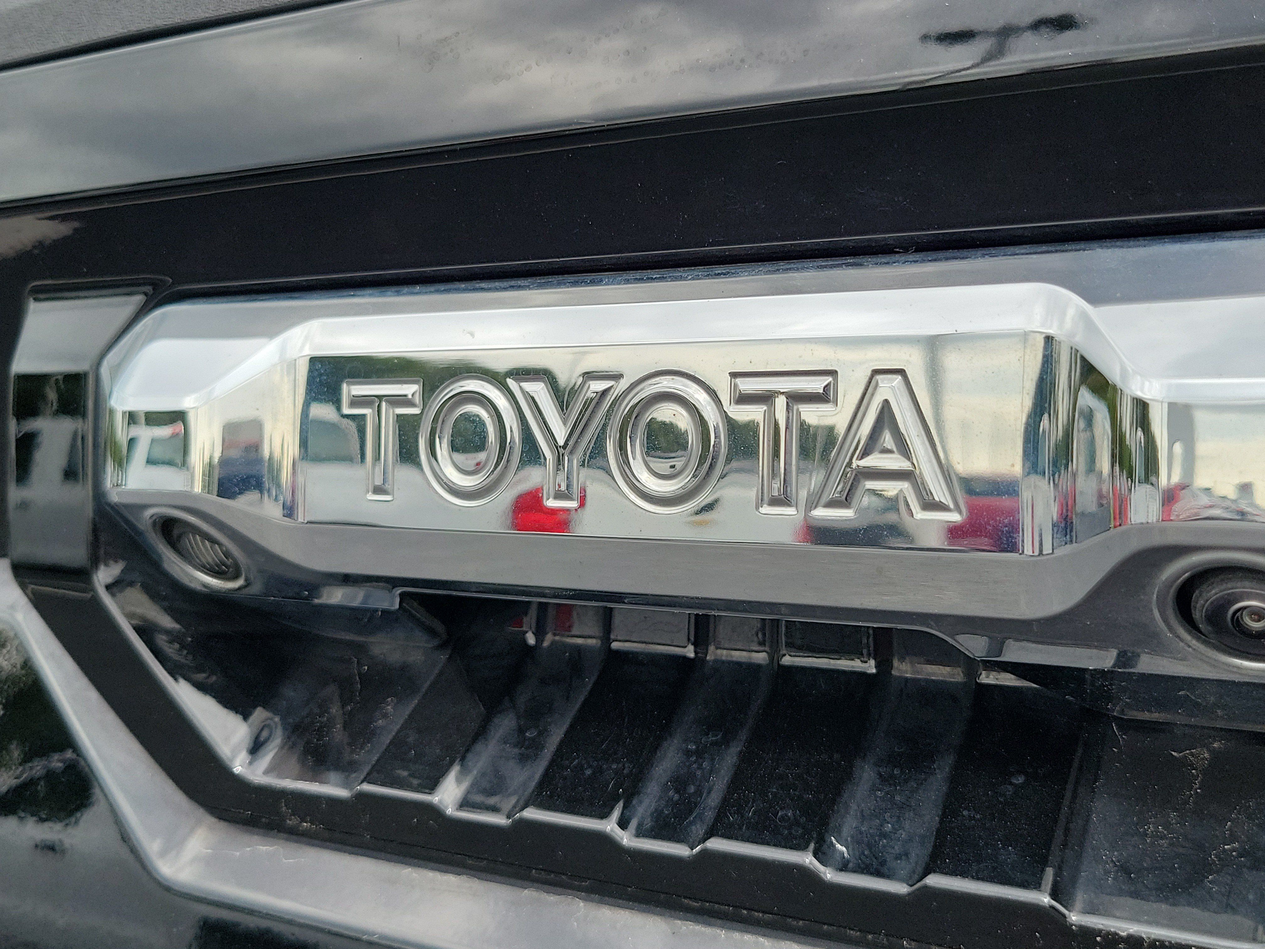 Used 2025 Toyota Tundra Limited AWD/4WD image 7