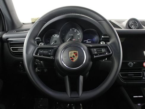 Certified 2025 Porsche Macan AWD/4WD image 12