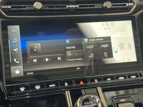 New 2026 Aston Martin V8 Vantage Convertible RWD image 23