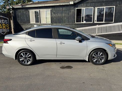 Used 2020 Nissan Versa SV image 8