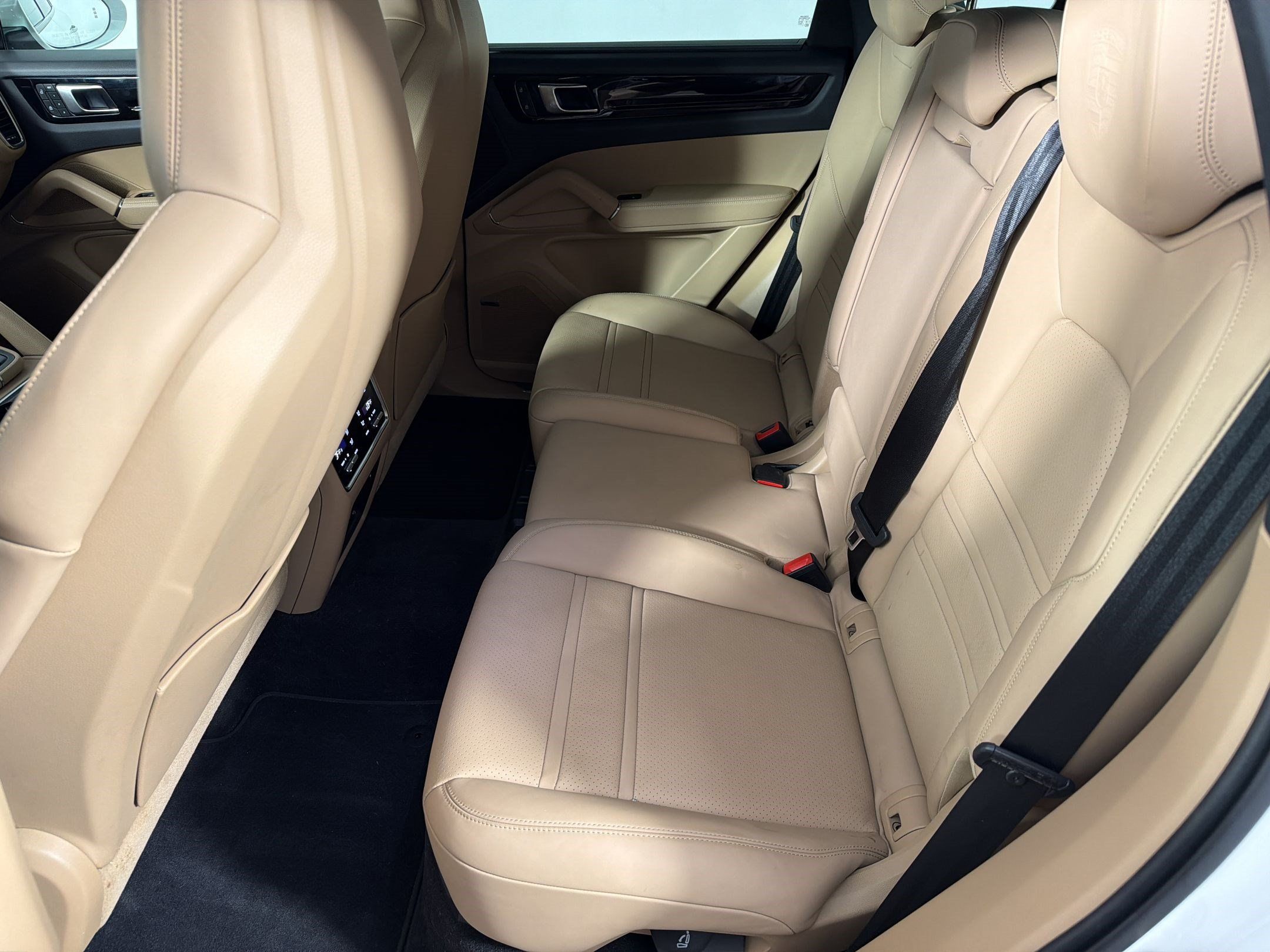 Certified 2023 Porsche Cayenne AWD/4WD image 23