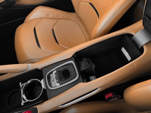 Used 2018 Ferrari GTC4Lusso T image 23