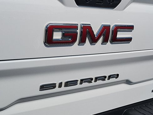 Used 2023 GMC Sierra 1500 SLE w/ X31 Off-Road Package AWD/4WD image 17
