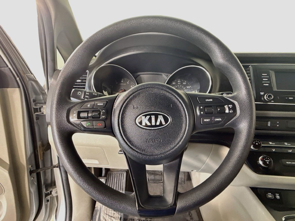 Used 2018 Kia Sedona L FWD image 12