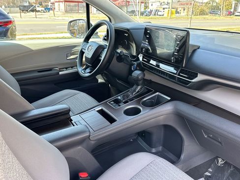 Certified 2023 Toyota Sienna LE image 14