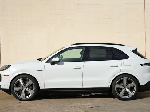 Used 2024 Porsche Cayenne AWD/4WD image 51