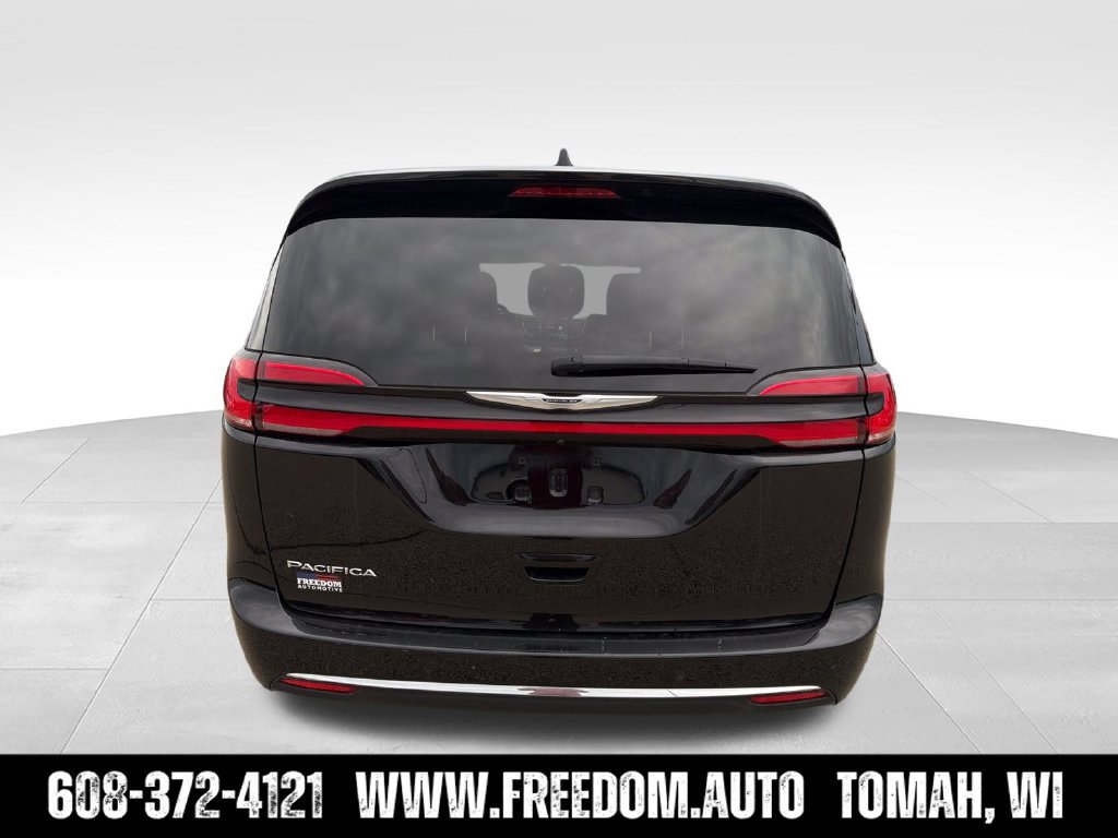 Used 2025 Chrysler Pacifica Select FWD image 6