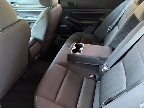 Used 2024 Nissan Altima 2.5 SV FWD image 16