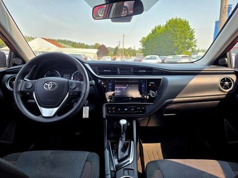 Used 2017 Toyota Corolla LE w/ Carpet Mat Package (TMS) FWD image 18