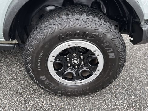 Used 2023 Ford Bronco Badlands image 32