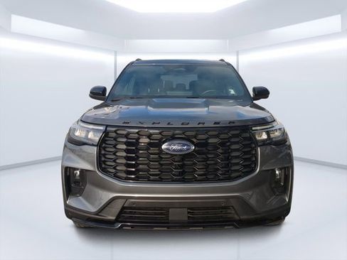 Used 2025 Ford Explorer ST-Line w/ ST-Line Street Pack AWD/4WD image 8