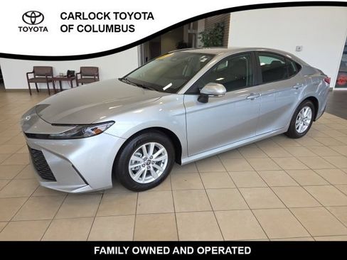 Used 2025 Toyota Camry LE FWD image 4