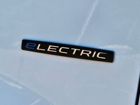 Used 2024 Mercedes-Benz eSprinter 170 Cargo w/ Dashboard Charging Package image 8