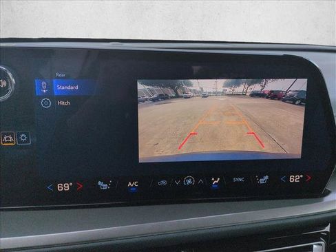 Used 2026 Chevrolet Traverse LT FWD image 13