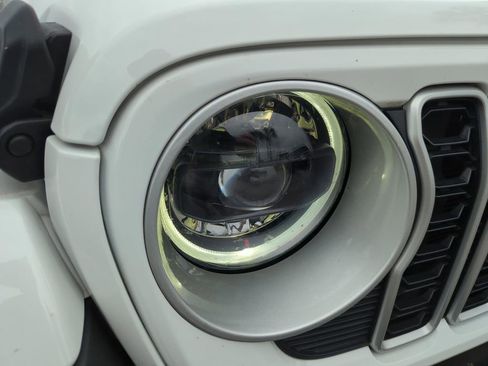 Used 2025 Jeep Wrangler Unlimited Sahara AWD/4WD image 44