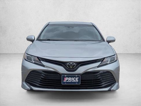Used 2018 Toyota Camry LE w/ Convenience Package image 2