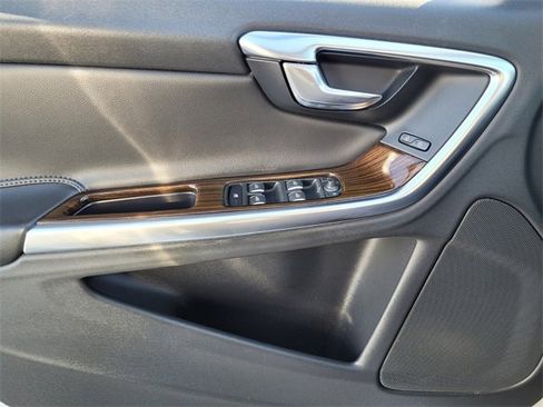 Used 2016 Volvo S60 T5 image 24