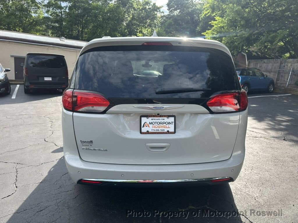 Used 2017 Chrysler Pacifica Touring-L FWD image 24