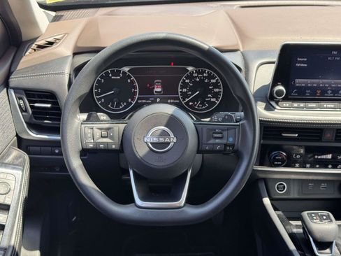 Used 2023 Nissan Rogue SV AWD/4WD image 12