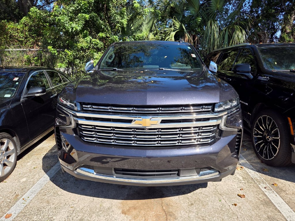 Used 2024 Chevrolet Suburban Premier AWD/4WD image 2